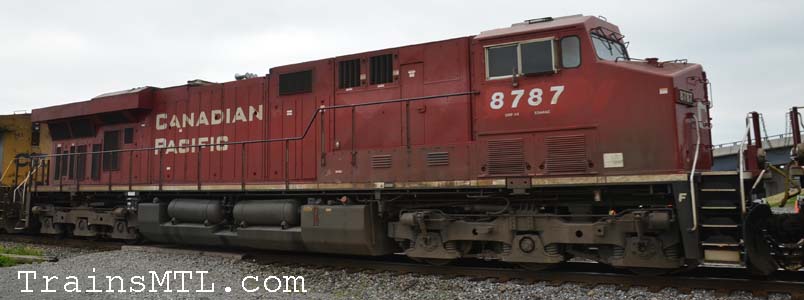 Locomotive CP8787 right side / coté droit